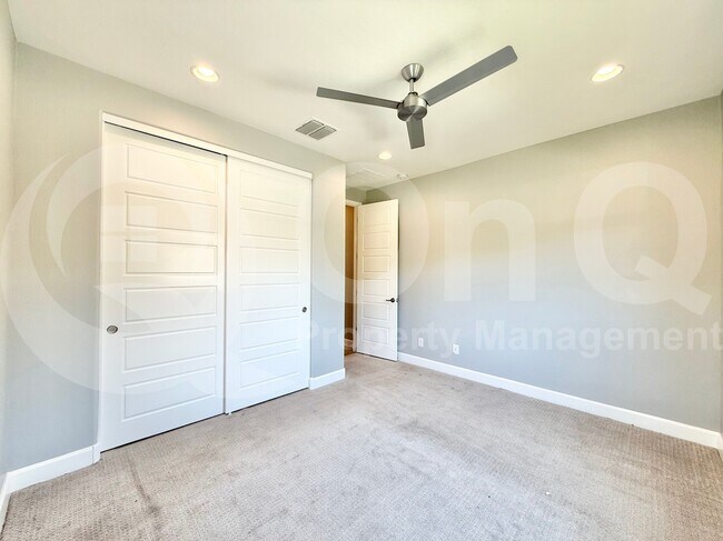 Building Photo - 262 E Lantana Dr