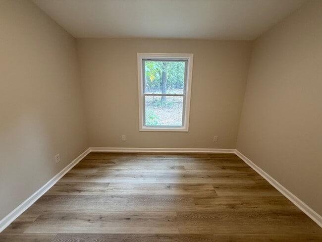 Building Photo - 901 Green Meadow Dr