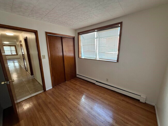 Building Photo - 36 W 9th St