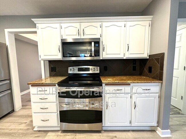 Building Photo - 4909 N 142nd St