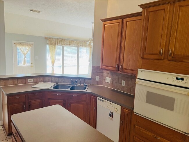 Building Photo - 310 Annes Way