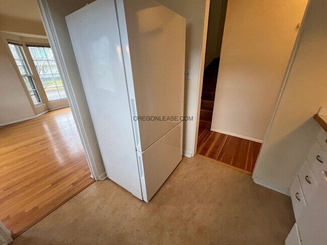 Building Photo - 2 Bedroom 2 bath downtown apartment available now