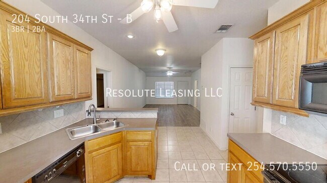 Building Photo - 204 S 34th St