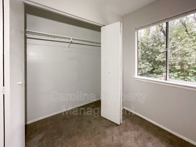 Building Photo - 951 Hollywood St
