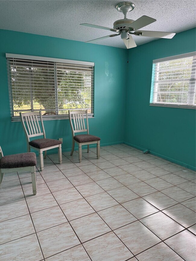 Building Photo - 476 Tilford V