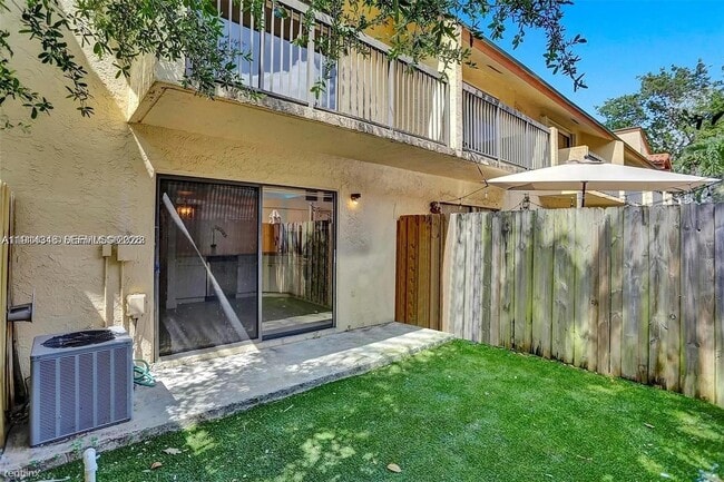 Building Photo - 10167 SW 77th Ct