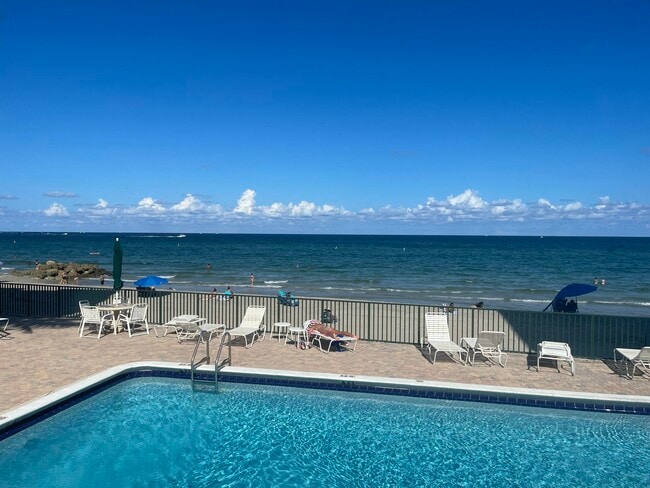 Building Photo - 1237 Hillsboro Mile