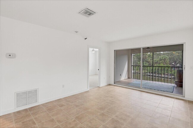 Building Photo - 2124 N Tamiami Trl