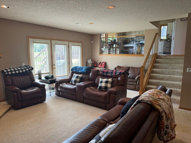 Building Photo - Gorgeous 3Br/3Ba Executive Home w/Over 3,0...