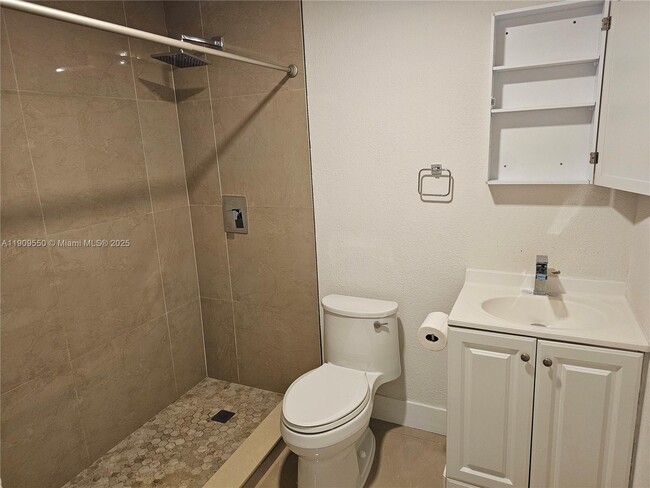 Building Photo - 651 SW 66th Ave