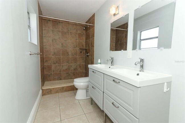 Building Photo - 749 S Ridgewood Ave