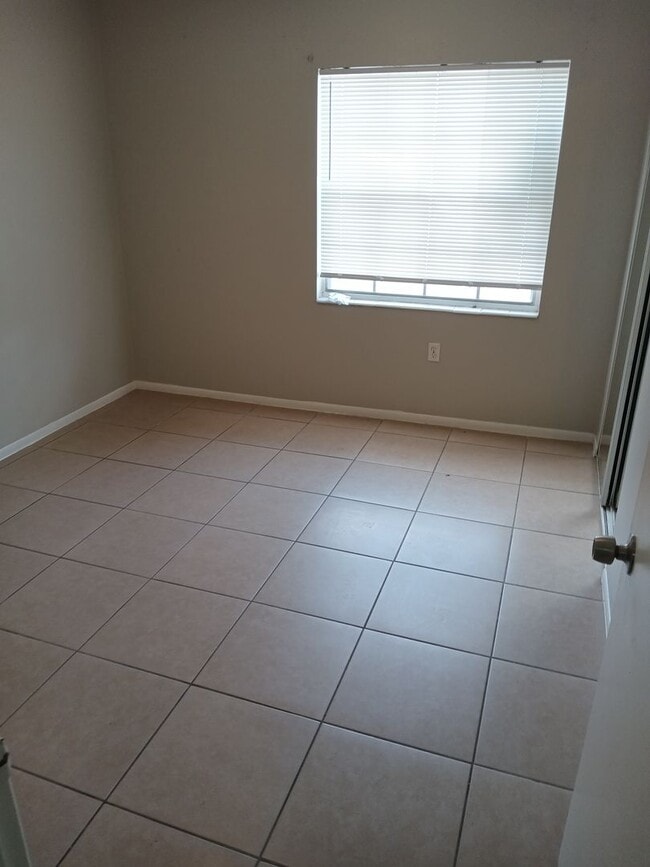 Building Photo - 1428 Holden Ave