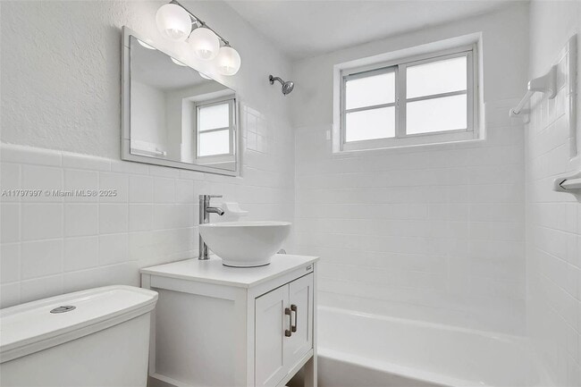 Building Photo - 6921 Rue Vendome