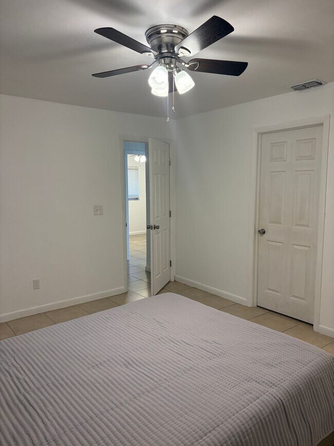 Building Photo - 1015 SW 48th Terrace