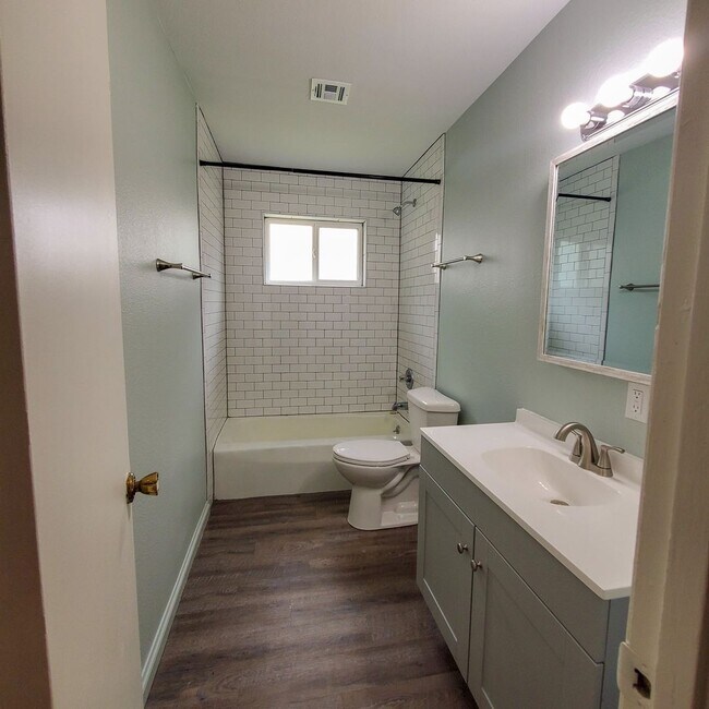 Building Photo - 1117 E Parker St