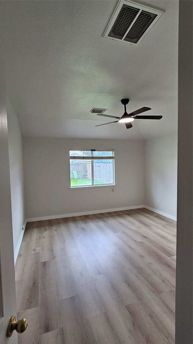 Building Photo - 18015 Willow Cliff Ln