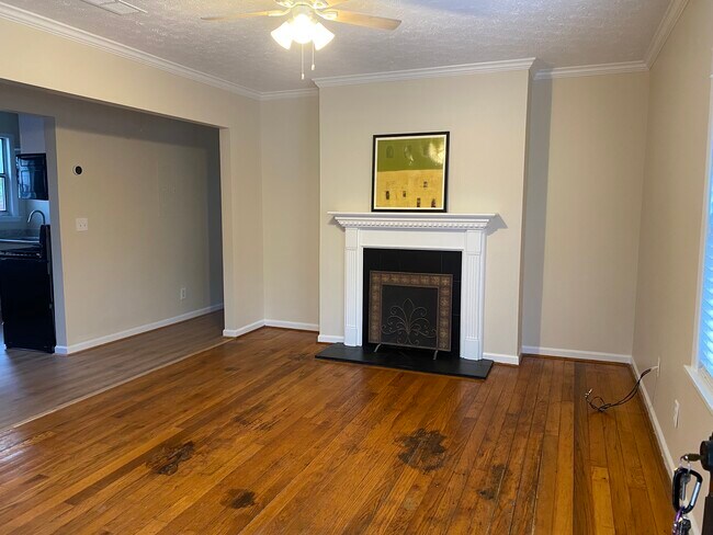 Building Photo - 940 East Lake Dr