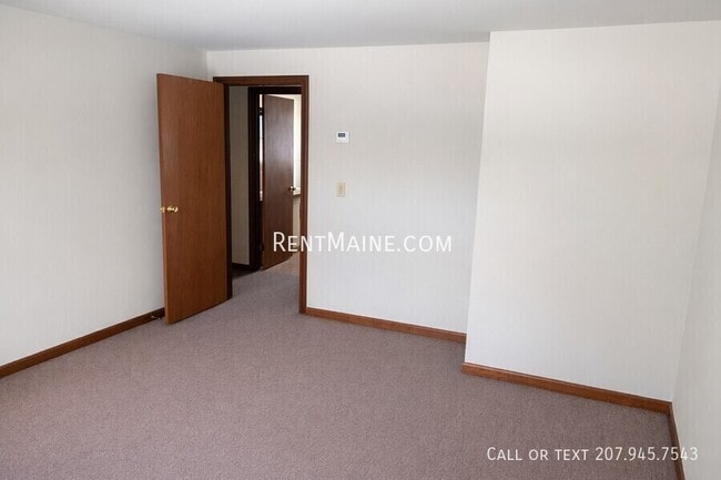 Building Photo - 19 Hemlock St