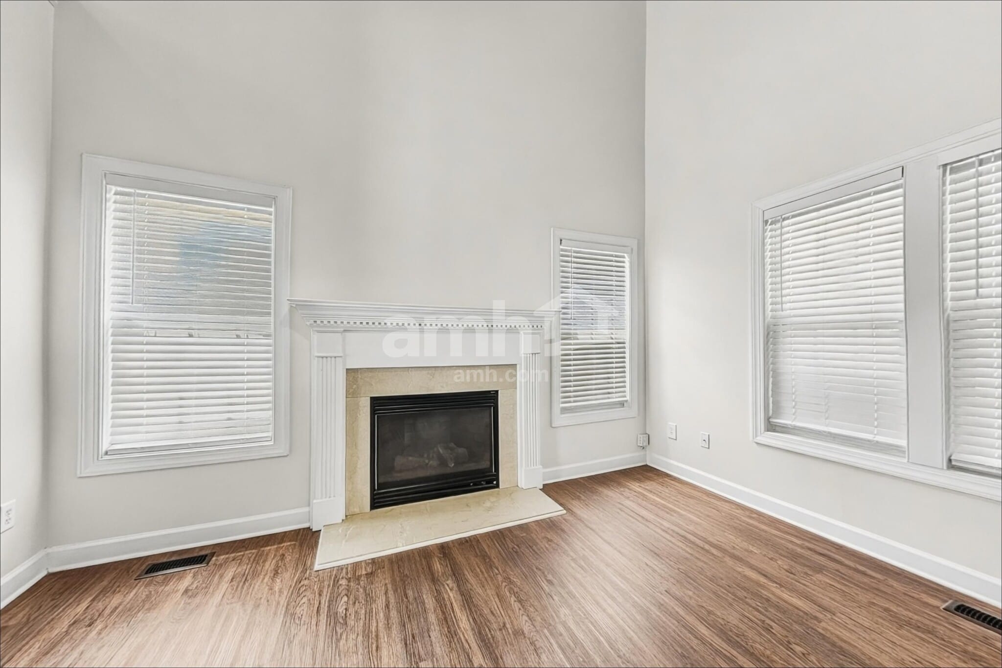 Building Photo - 2713 Denbel Cir