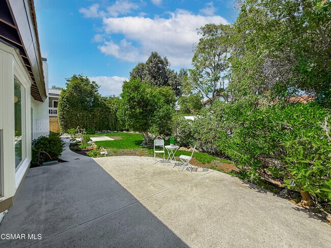 Building Photo - 360 N Greenmeadow Ave