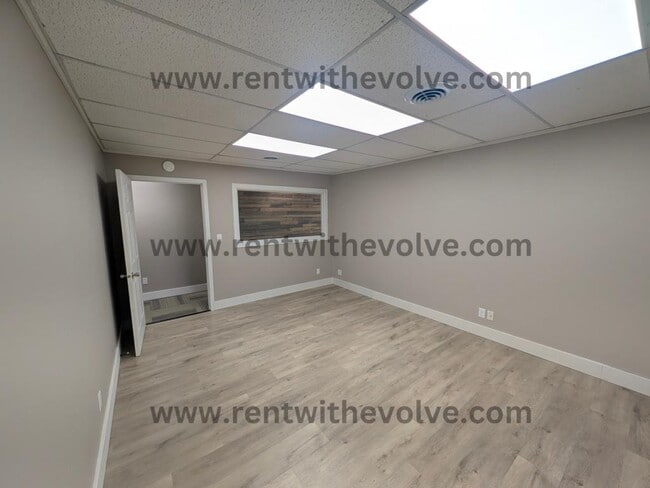 Building Photo - 302 N Meridian St