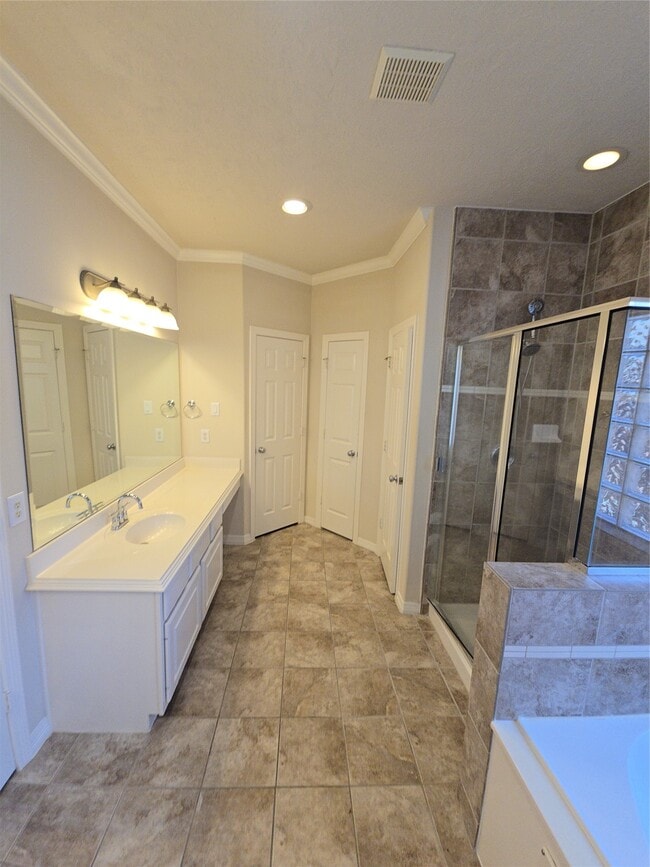 Building Photo - 1515 Olive Park