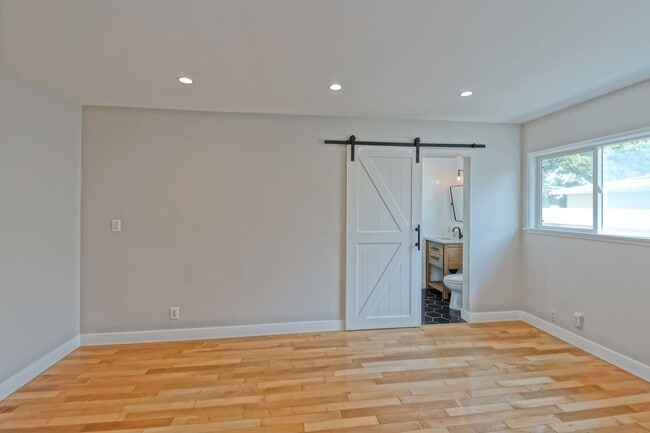 Building Photo - NEWLY REMODELED, BRIGHT & AIRY HOLLYGLEN HOME W/ REAR YARD/PATIO, 2 LIVING AREAS & BRAND NEW KITC...