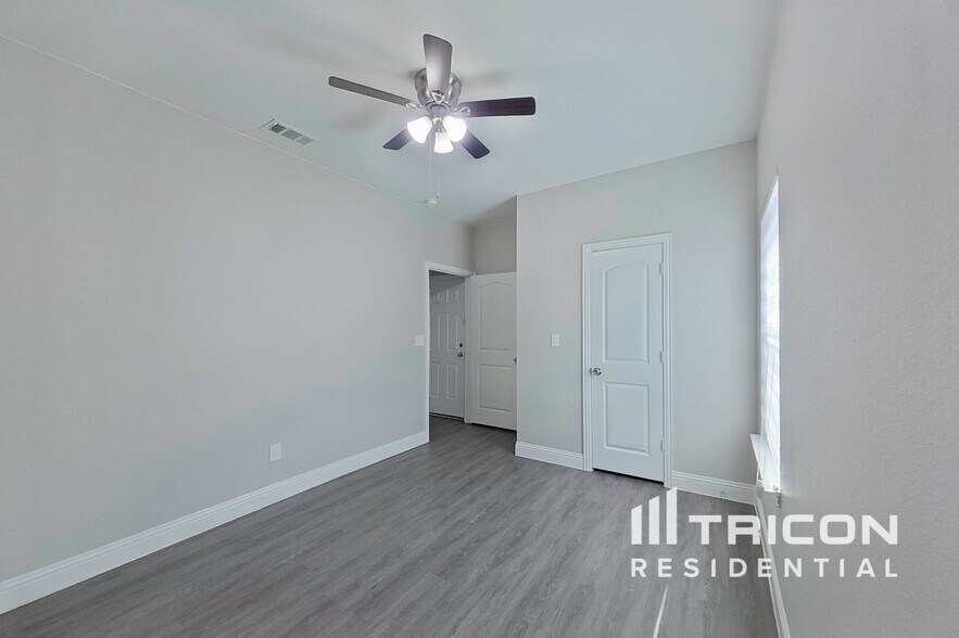 Building Photo - 1908 Carrington Dr