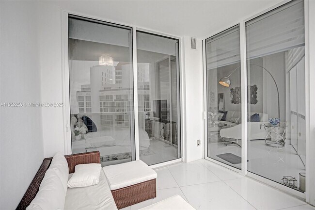 Building Photo - 18201 Collins Ave