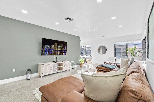 Building Photo - 6540 Park St