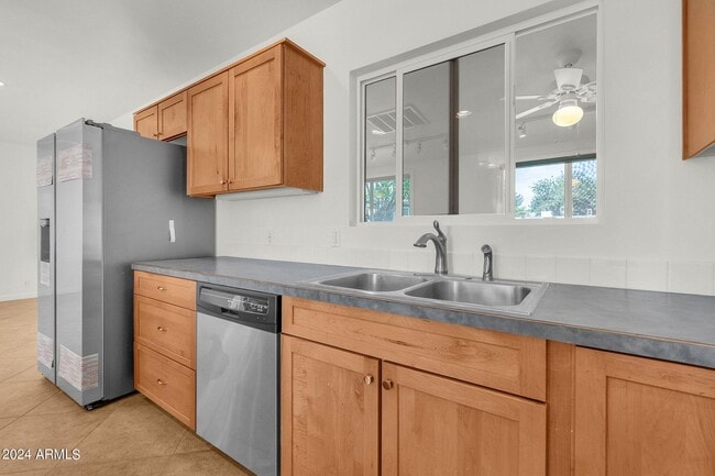 Building Photo - 3660 N 52nd St