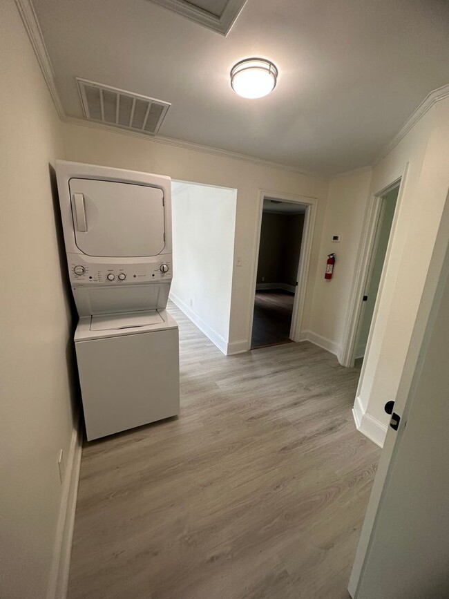 Building Photo - Newly renovated 2Br 1Ba Cottage