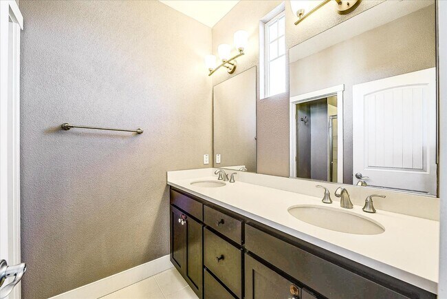 Building Photo - LUXURY TOWNHOME IN SUNNYVALE | 2014 BUILD
