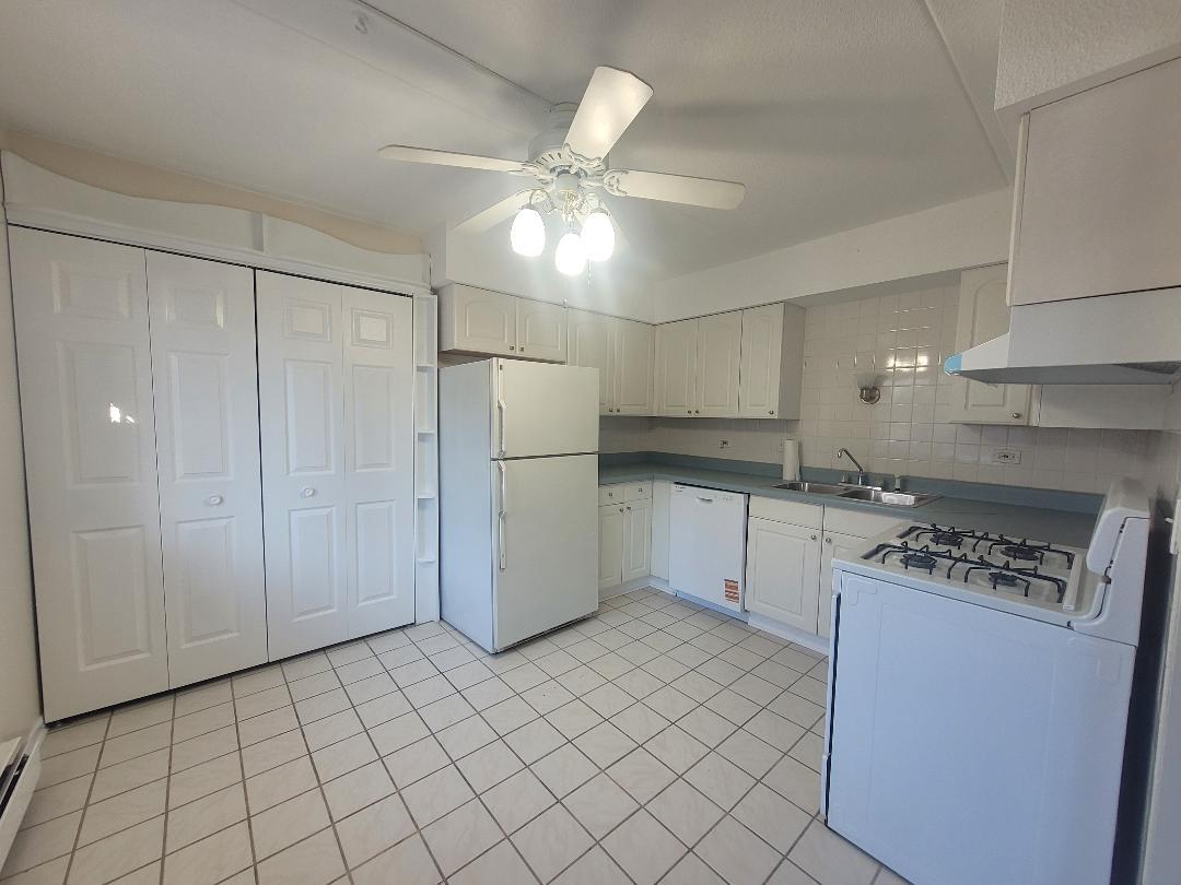 Building Photo - 7335 W 157th St