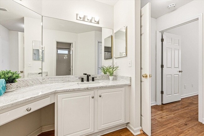 Building Photo - 335 Dreadnaught Ct