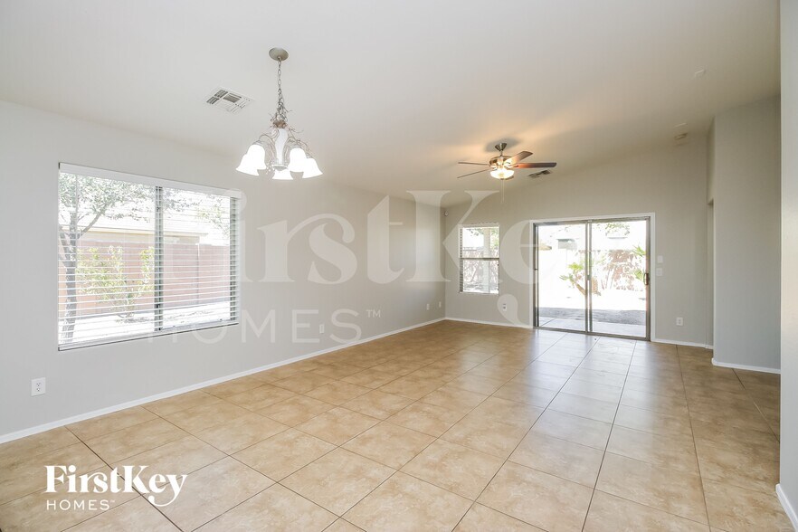 Building Photo - 18582 W Vogel Ave