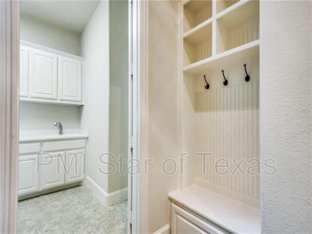 Building Photo - 7509 Rockyford Dr