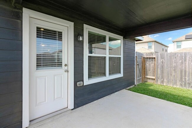 Building Photo - 4922 Blue Jacaranda Wy