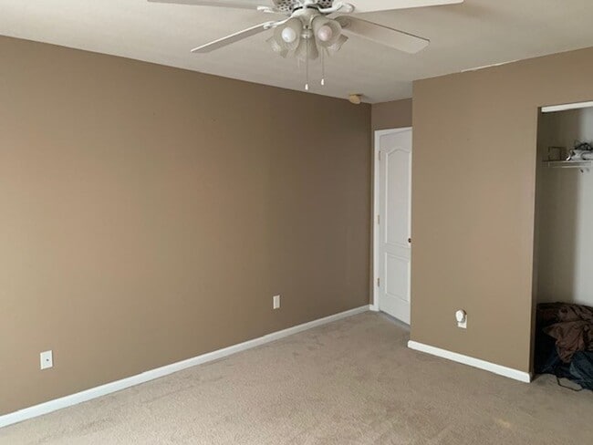 Building Photo - Beautiful 3 bedroom home with room for everyone & pets!