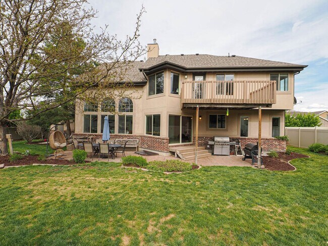 Building Photo - 4 Bedroom, 2.5 bathroom Bluffdale Home