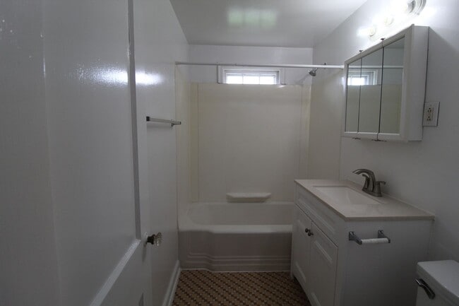 Building Photo - October 2025 FREE On This One Bedroom Dupl...