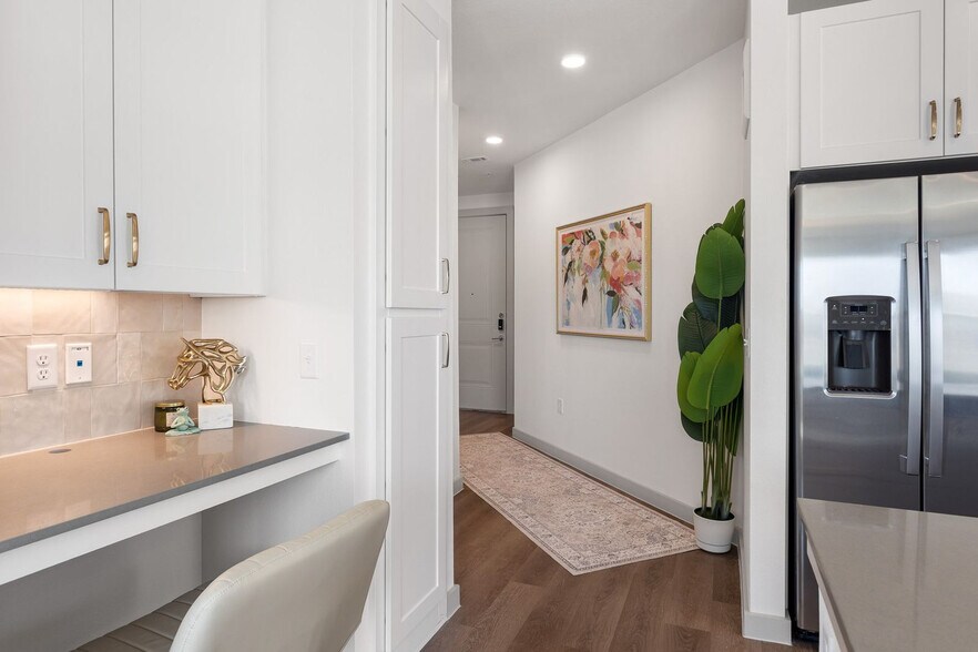 Building Photo - 1301 Leah Ave