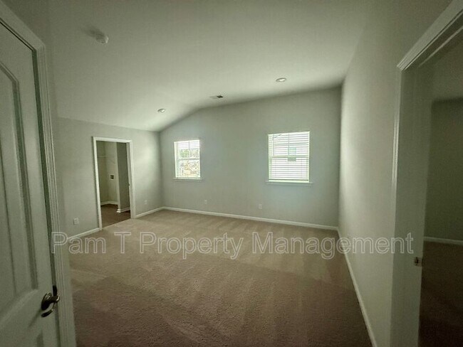 Building Photo - 103 Peabody St