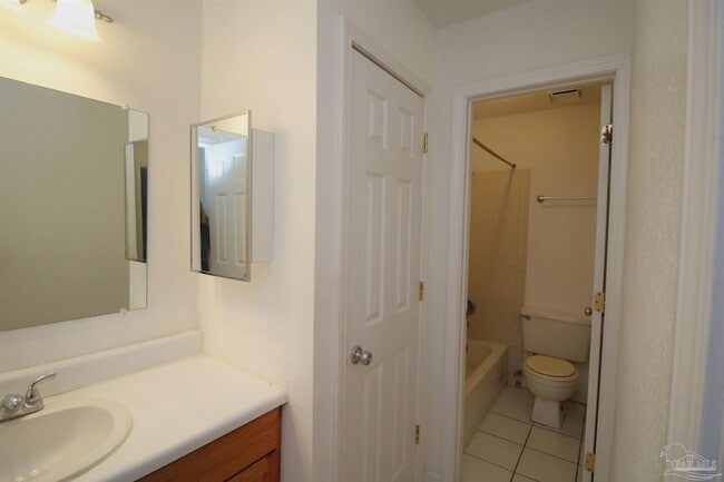 Building Photo - 3352 Green Briar Cir