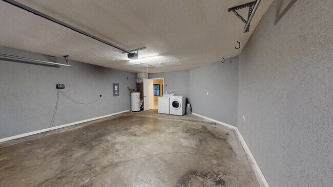 Building Photo - 3 Bed/2 Bath/ 2 Car Garage Home In Villas ...