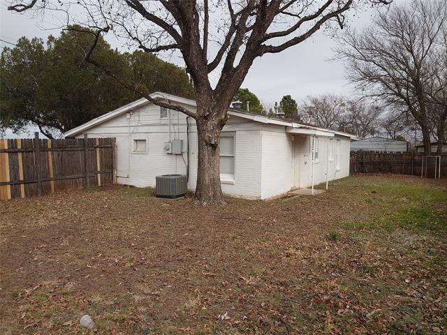 Building Photo - 1325 S 27th St