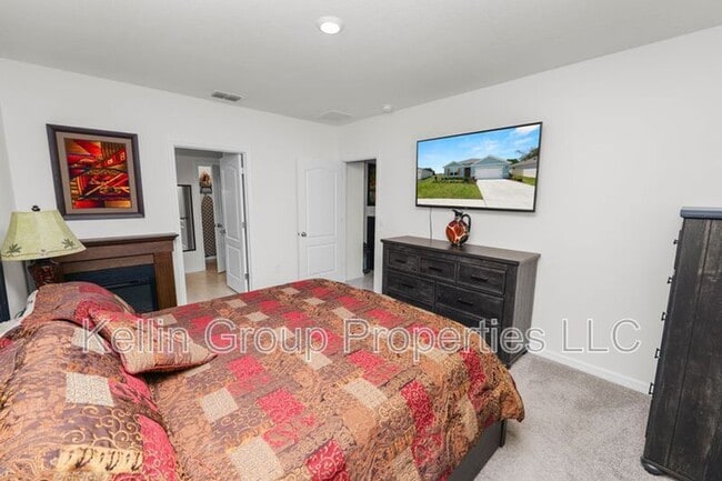 Building Photo - 833 Ambleside Dr