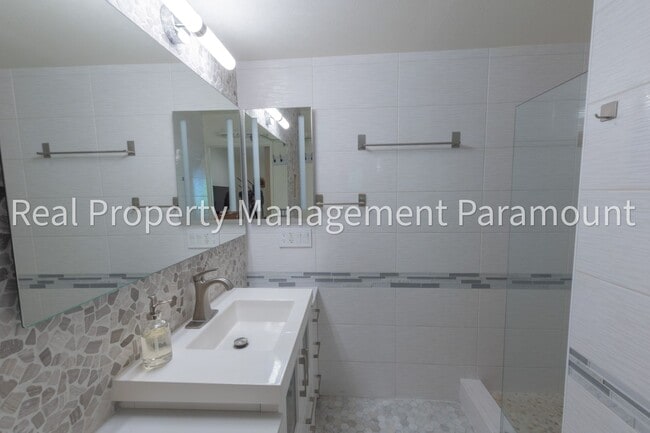 Building Photo - Spectacular 2 Bedroom, 2 Bath Condo with L...