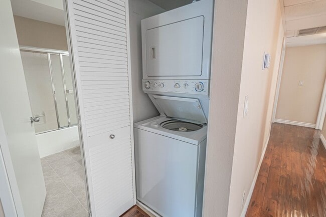 Building Photo - COMING SOON! 3 Bedroom Condo for rent in C...