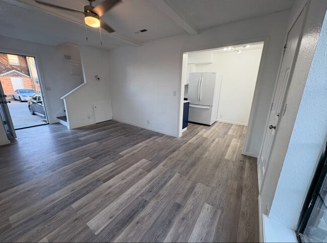 Building Photo - College Park Townhouses